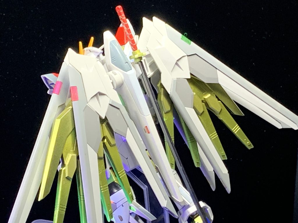 バックショット。本機はバックパック（プラウドディフェンダー）が中々独特ですね。