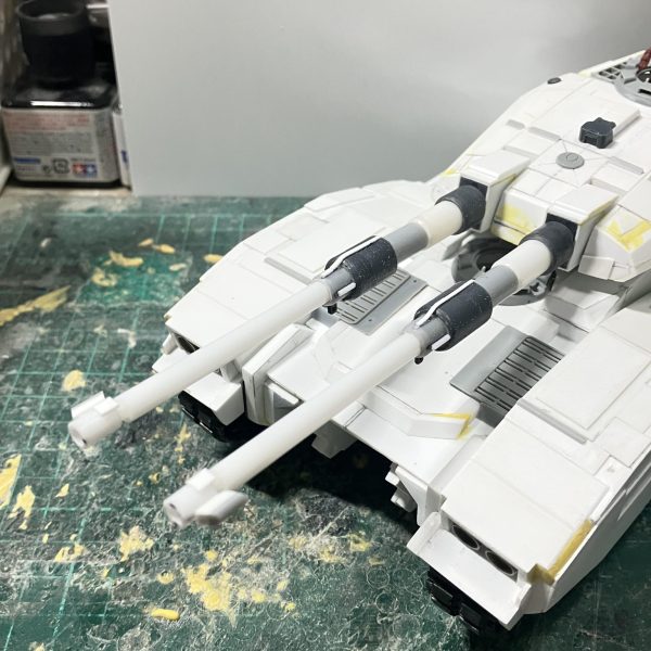 1/48 61式戦車　製作25日目〜30日目ディテールアップした砲塔を作り直し、高さ8ミリカットし薄くしました段差を修正してもう一度ディテールアップ砲身の可動する所も砲塔に合わせて作り直しつつディテールアップこれで一通りディテールアップしたから、全体をもう一度ディテールアップしていきます♪修正しながら進めていきます(￣^￣)ゞ（6枚目）