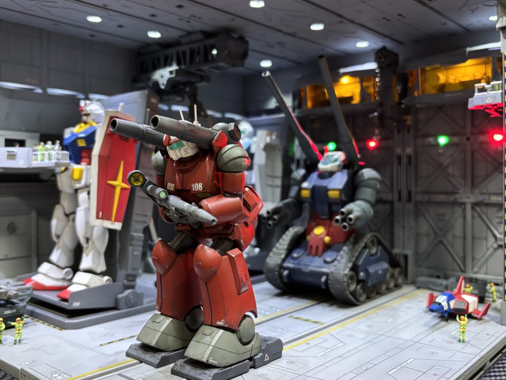 カタパルト発進はもちろんガンキャノン❗️以前投稿しましたが、あのしゃがみポーズに近づくように、股関節を改修しています。