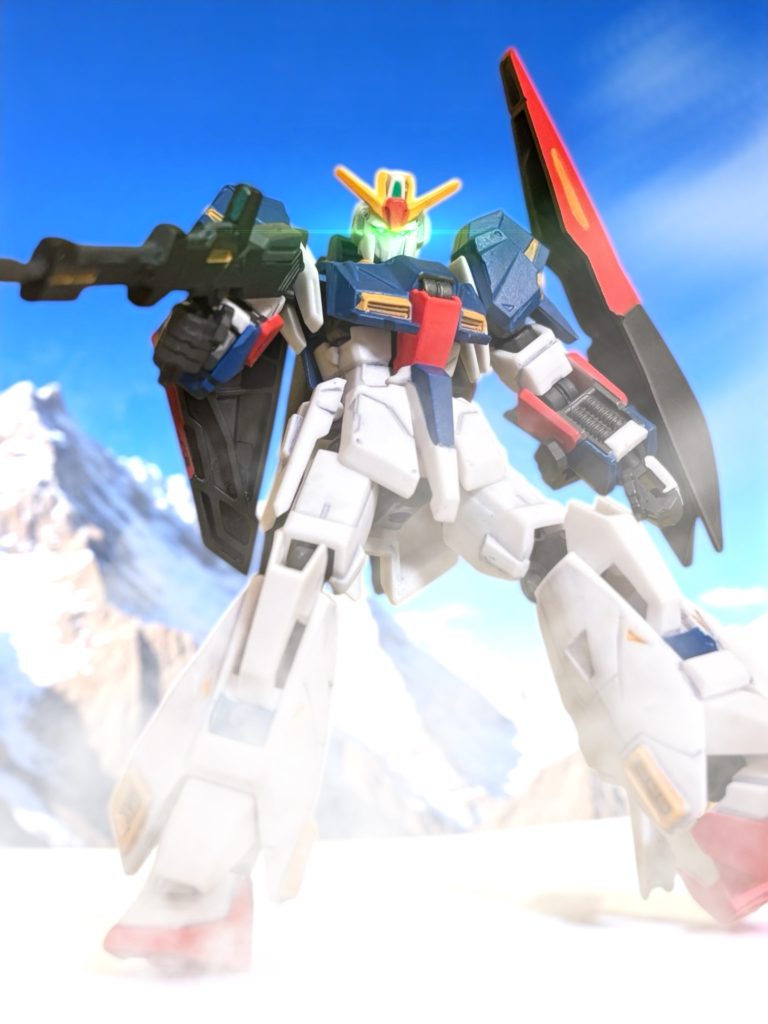 ティターンズのキリマンジャロ基地への攻撃。攻め手は、エゥーゴとカラバ。先頭には、アムロ・レイが立っていると言う。伝説の白いMS