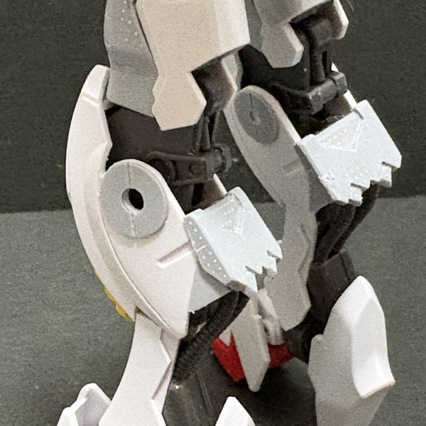 前回から脚部の工作を進めました。次は上半身です❗️（4枚目）