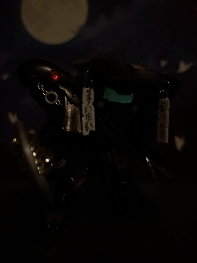 目には百均の蓄光テープを水性ペンで塗った物を貼ったので暗い場所でぼんやりと光ります最後までご覧いただきありがとうございますm(_ _)m