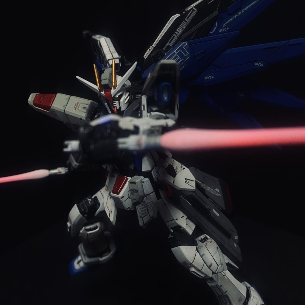 蛍光塗装も使ってみましたが、カメラアイがカッコいい！！