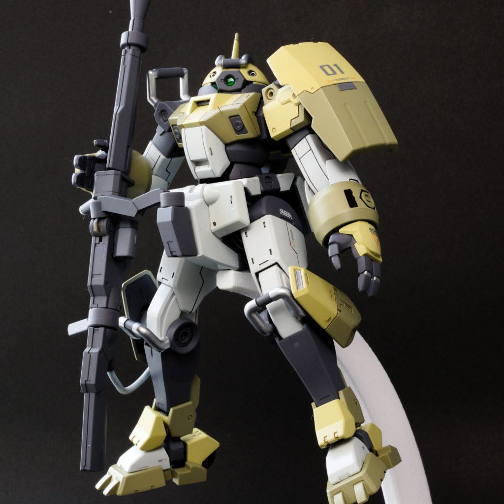 ちょいちょいディテールを足してます。合わせ目がほとんど出ないのはさすがの設計。