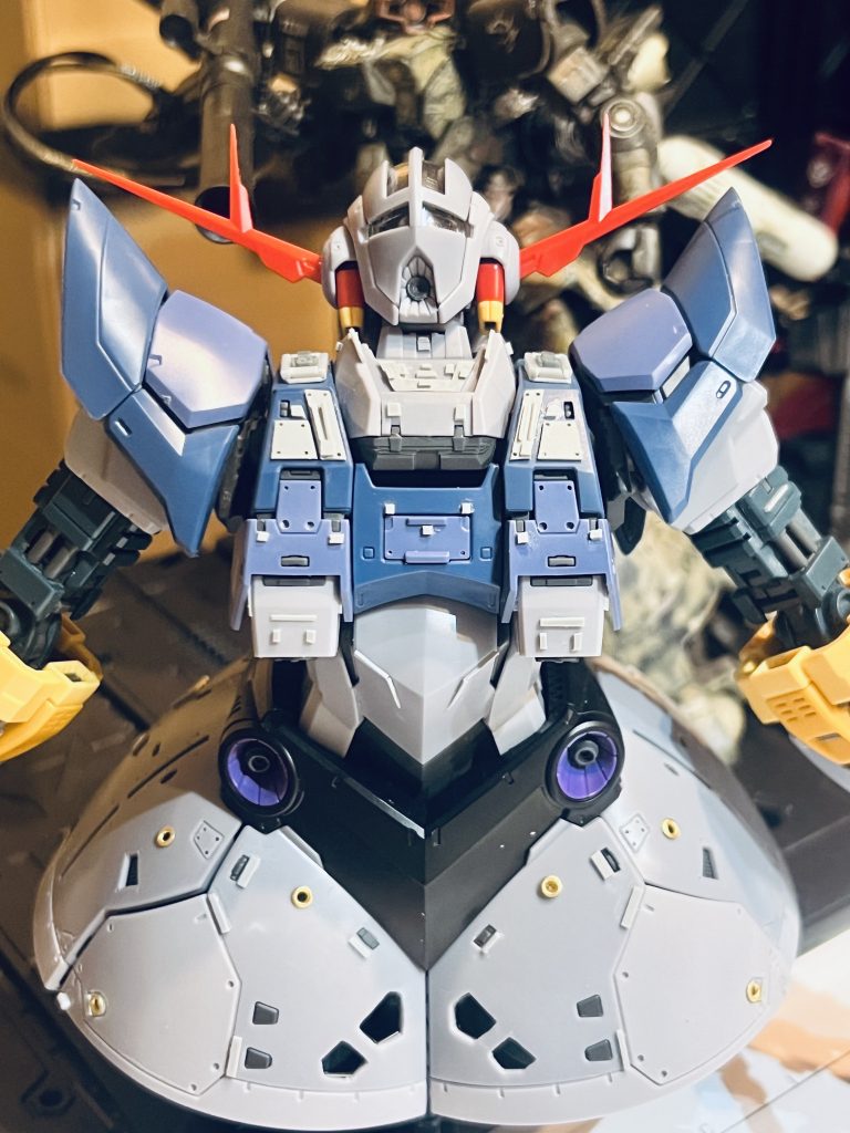 作品名：ジオング<p>またやりすぎそうな予感がしたので、工作おわり。 気温の高そうな日を狙って塗装工程に回します</p>
