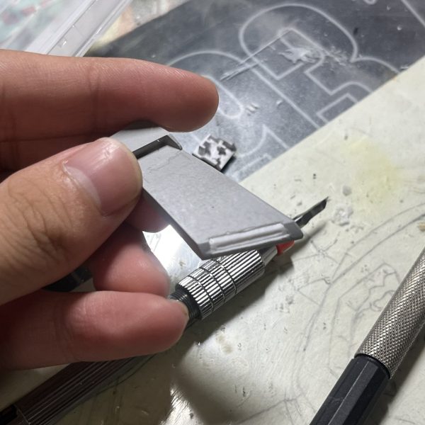 前回からだいぶ経ってしまいましたがだいぶスクラッチするところが終わってきました！あと太もものダクトを作ってからサフへ（5枚目）