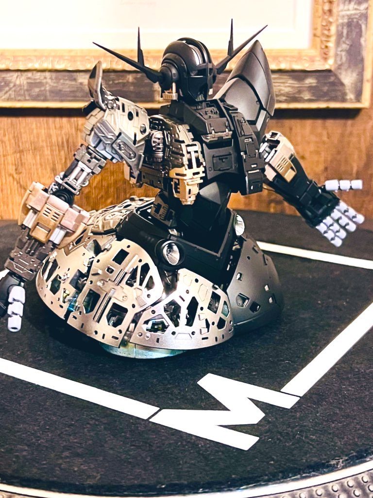 作品名：ジオング進捗<p>フレーム塗装おわり。外装は黒サフの段階で仮組して配色を考えてます。 やっぱり黒いのいいなあ。 ゆっくりゆっくり。塗装も一日がかり、でもまだ終わらず。詳細部筆塗りを含めたらいつになるやら。</p>
