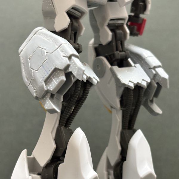 前回から脚部の工作を進めました。次は上半身です❗️（3枚目）