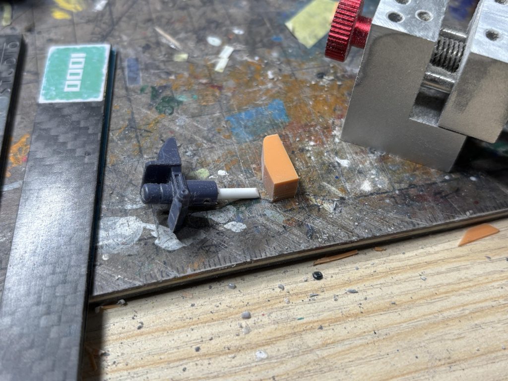 MG ガンダムMk-Ⅱ（解体途中）–3枚目/制作者：Asian