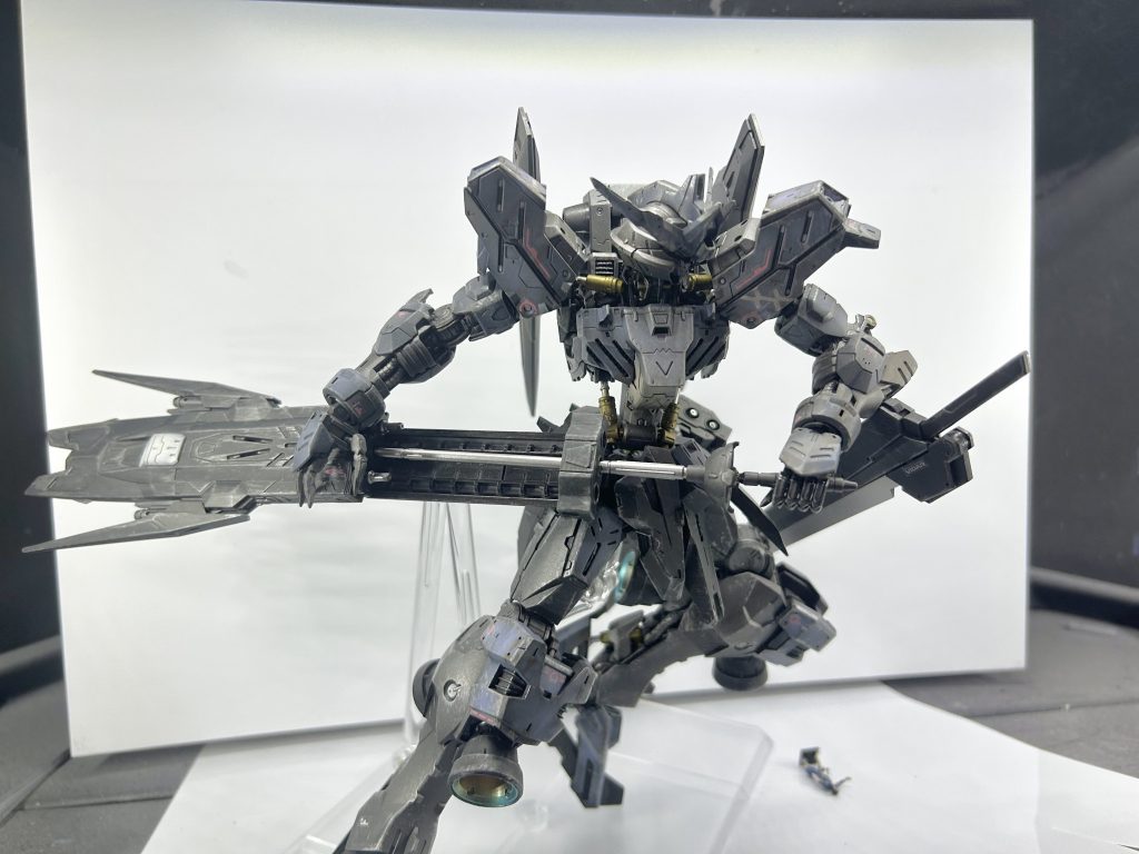 可動域も素晴らしくバーストサーベルを抜くポージングまで可能になってます。いや素晴らしい