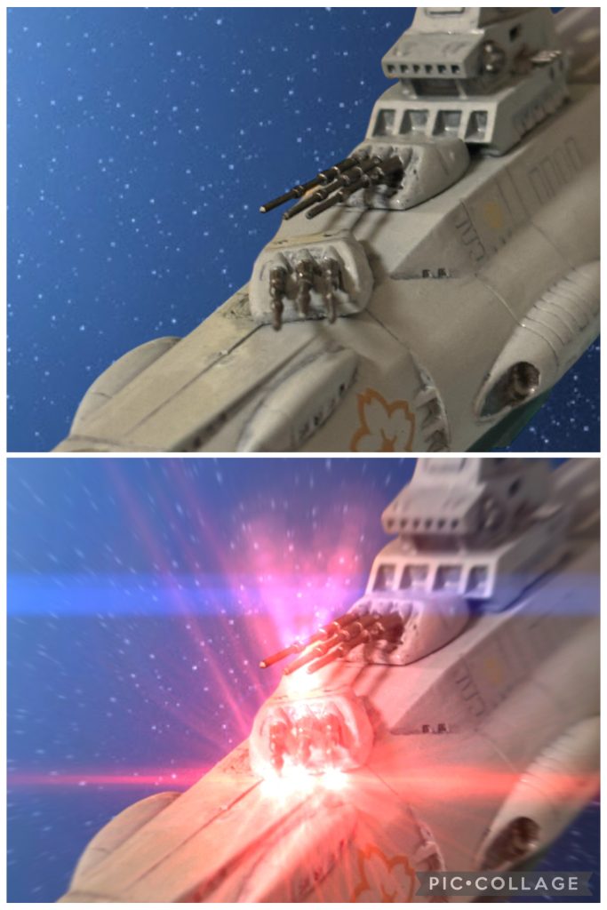 サクラの主砲がこちらを向く。 いつのまにか、砲身の封印が剝がされている。砲塔付近をふわふわと漂う、白いノーマルスーツが見えた。「貴様ら……!」 やはり、初めからそのつもらだった。艦のあちこちに、伏兵がいたと言うことだ。ここで反乱を起こし、艦を奪うつもりだったのだろう。準備をしていたに違いない。バギーが叫ぶや、主砲が火を吹いた。MSには当たらない。MS戦の黎明期から、艦砲射撃は大味すぎてMSにはまず当たらないと言うのが常識だった。だが、バギーの小隊3機は咄嗟に散開して火砲をかわした。 おそらく艦内はもう制圧されている。 だが、MSは積んでいない。ヤツらの予備機は、先日の襲撃騒ぎで全て失われているし、キャバルリーは先に別の船で運び込んである。こうなったときに、敵にMSがいなければ、制圧はたやすい。MSからすれば、戦艦など巨大な的だ。ましてや、こんな旧式の試作艦など、取るに足らない。「警告はしたぞ、ラッキー・ブライトマン!あの世で部下に詫びるが良い!」今度こそ、ブリッジを吹き飛ばすつもりで、銃口を向けた。『させると思うか——?』 通信機に、聞き覚えのある、不快な声が入った。 同時に、数条のビームが機体の傍を走る。バギーら、シュトゥルム・ザック隊は、再び散開せざるを得なかった。