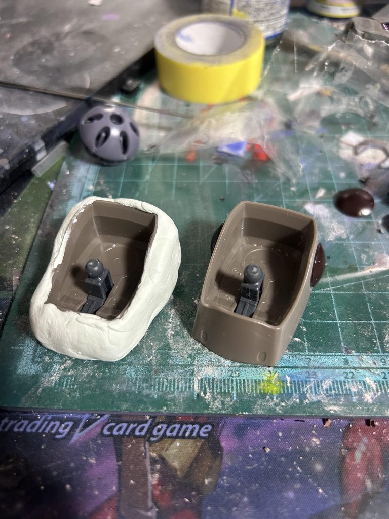 水陸両用のMSですが、地に足しっかり着けると言う意味を込めてパテで足を大型化させました