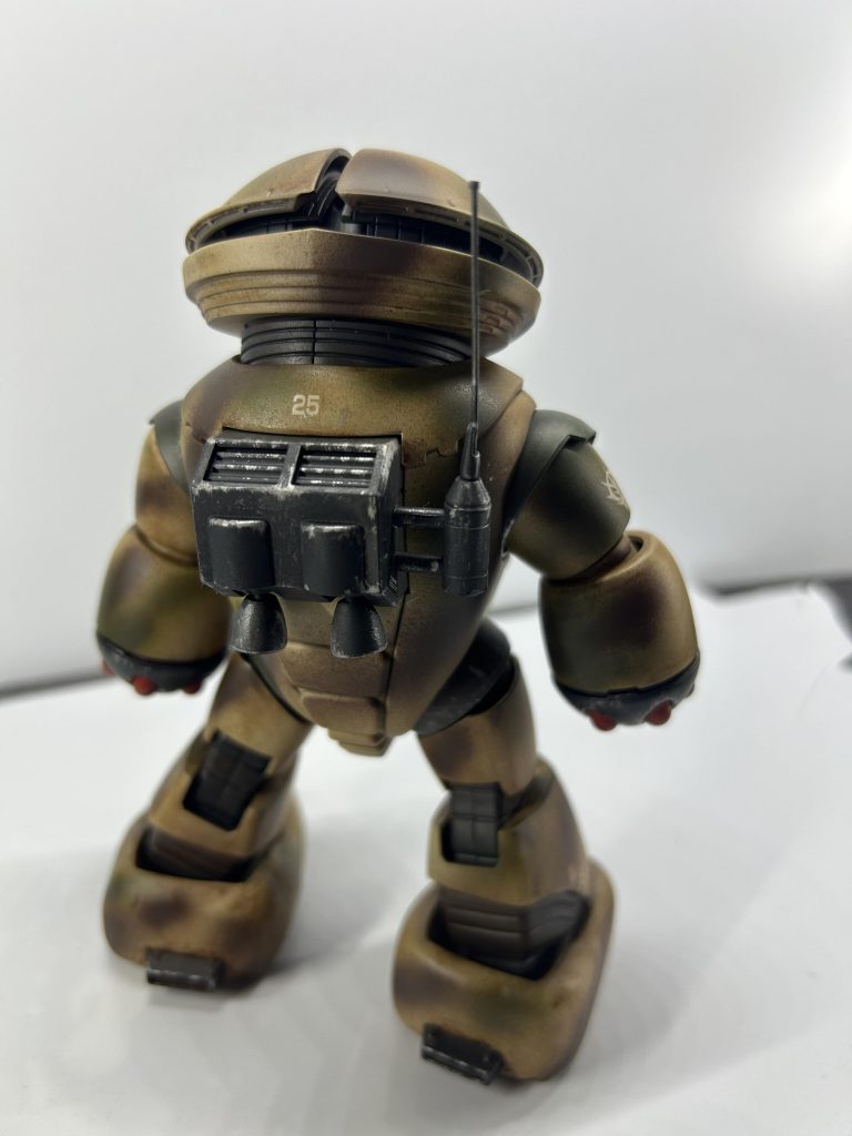 バックパックにはwaveのパーツと不要のランナーで通信アンテナっぽいイメージで装着しました。