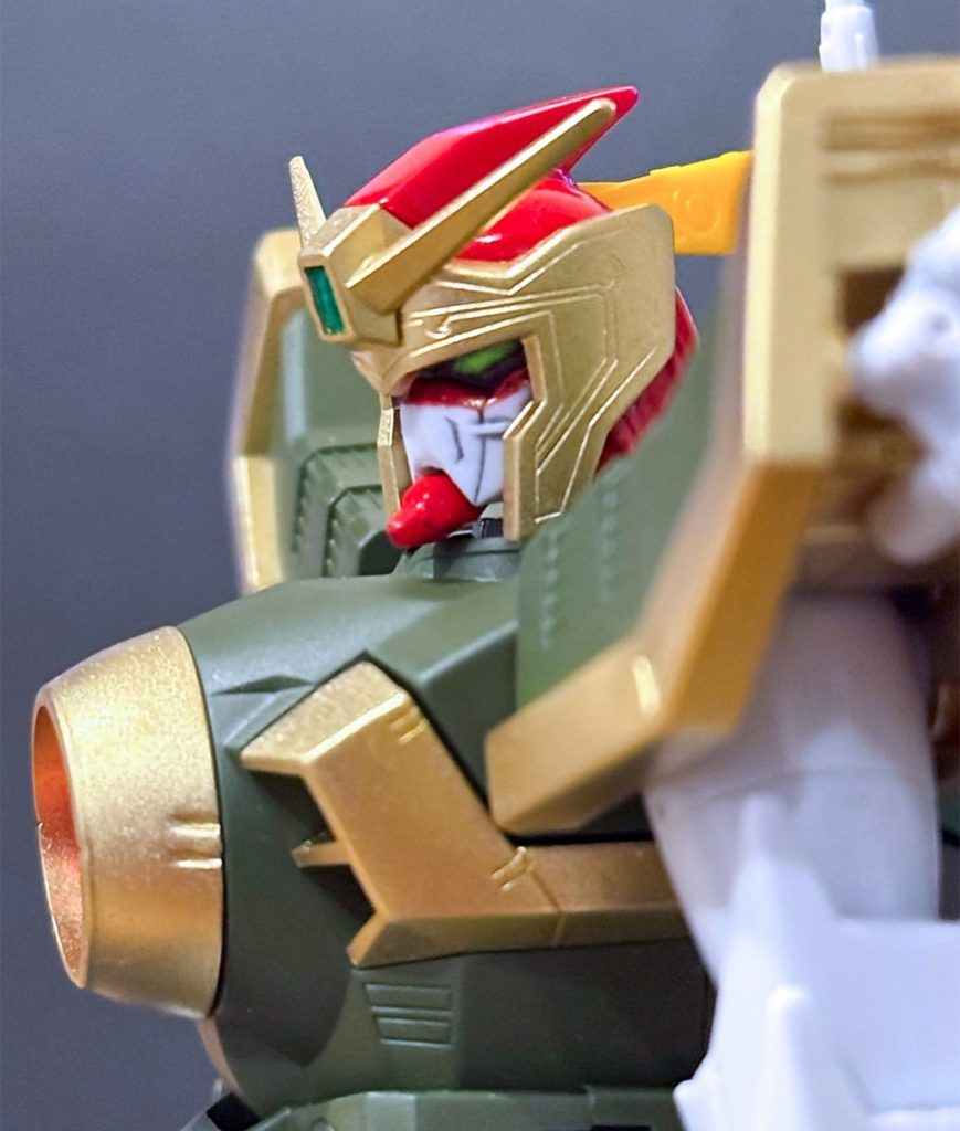 おでこから上を一旦切り離して寸詰めして再取付しただけですが、好みの顔になりました。