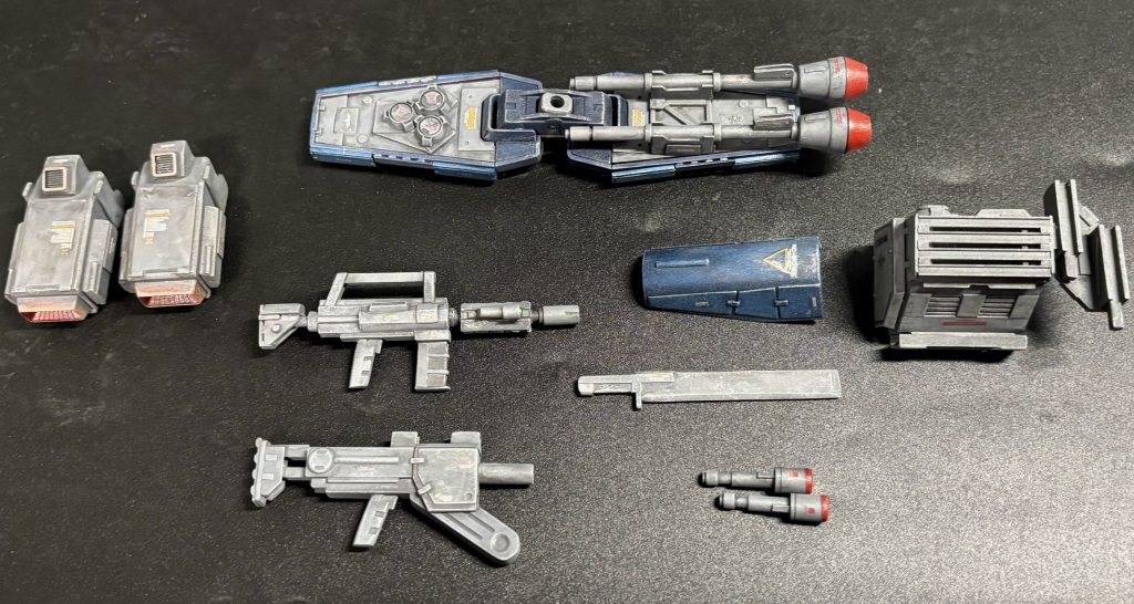 各種兵装シールド裏には下部に3機の設置型マインと、上部にクラブがマウントされ瞬間火力を出して陽動、暗殺、撤退時など様々な場面で使われた