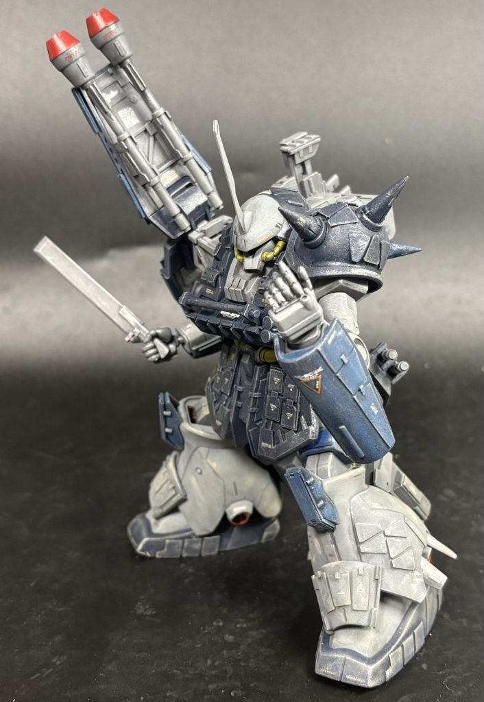 ヒートソード抜刀と左腕の小手でかまえ