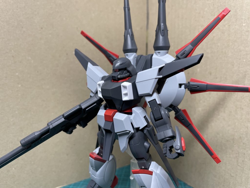 ザクは頭部、胴体、腕、太腿あたりを使っています。残りはレジェンドです。