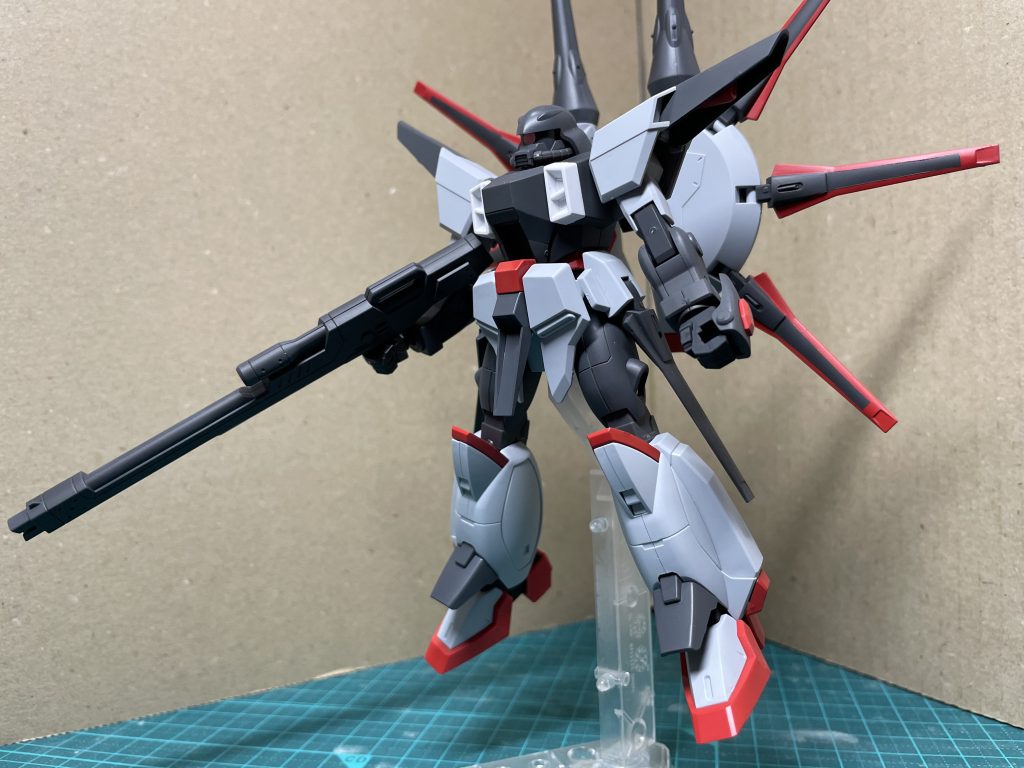 投稿している時に気がつきましたが、腰のドラグーンは赤色塗るの忘れていました。