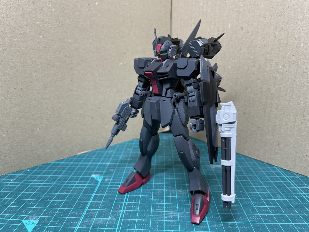 ガンバレル装備。ファントムペインにはガンバレル使えるパイロットいるのでは？と思い、付けてみました。シールドにガトリングを付けました。