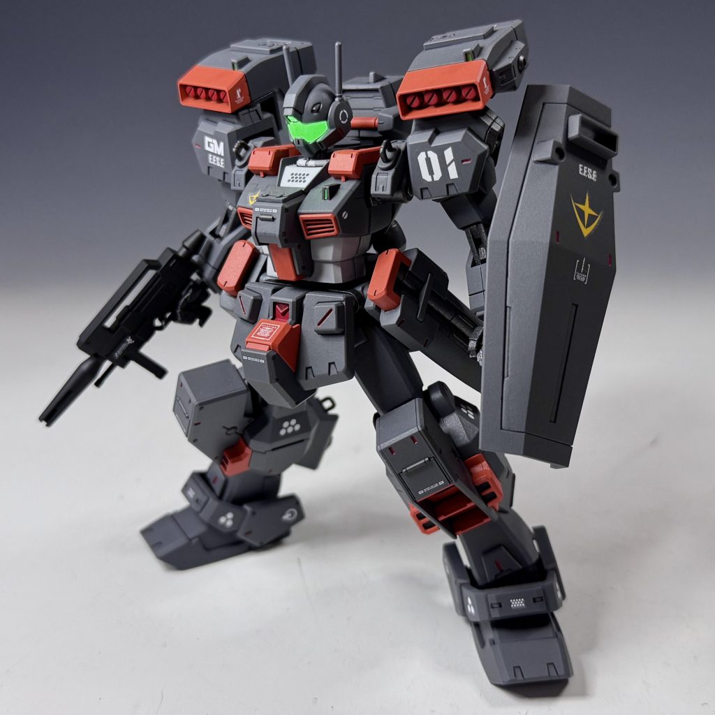 基本塗装＆デカール完了✅アイカメラには蛍光塗料を塗布し、UVライトで発光。