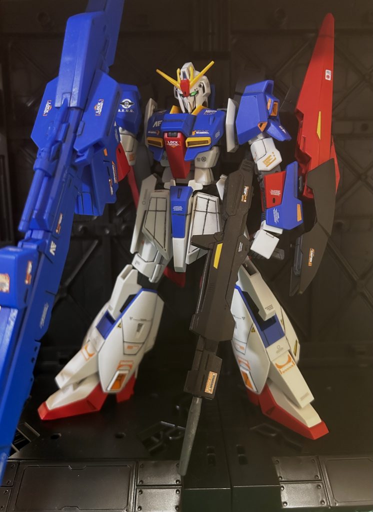 Zガンダムは自身のアニメ歴史に残る大好きな作品になりました。筋彫りに初挑戦しましたが難しくてスカート部分がガタついてしまったのが今回の反省点です・・・。ですがこのZガンダムは最高にイケてるので(自分の中で笑)いつでも見れるところに大切に飾ろうと思います^^マークII、百式そしてZZも確保しているので、エウーゴチーム・ガンダムチームの機体が揃うと思うと超ワクワクします！長くなりましたが、ご覧頂きありがとうございました！気に入ってくれた方は次回もよろしくお願いします^^