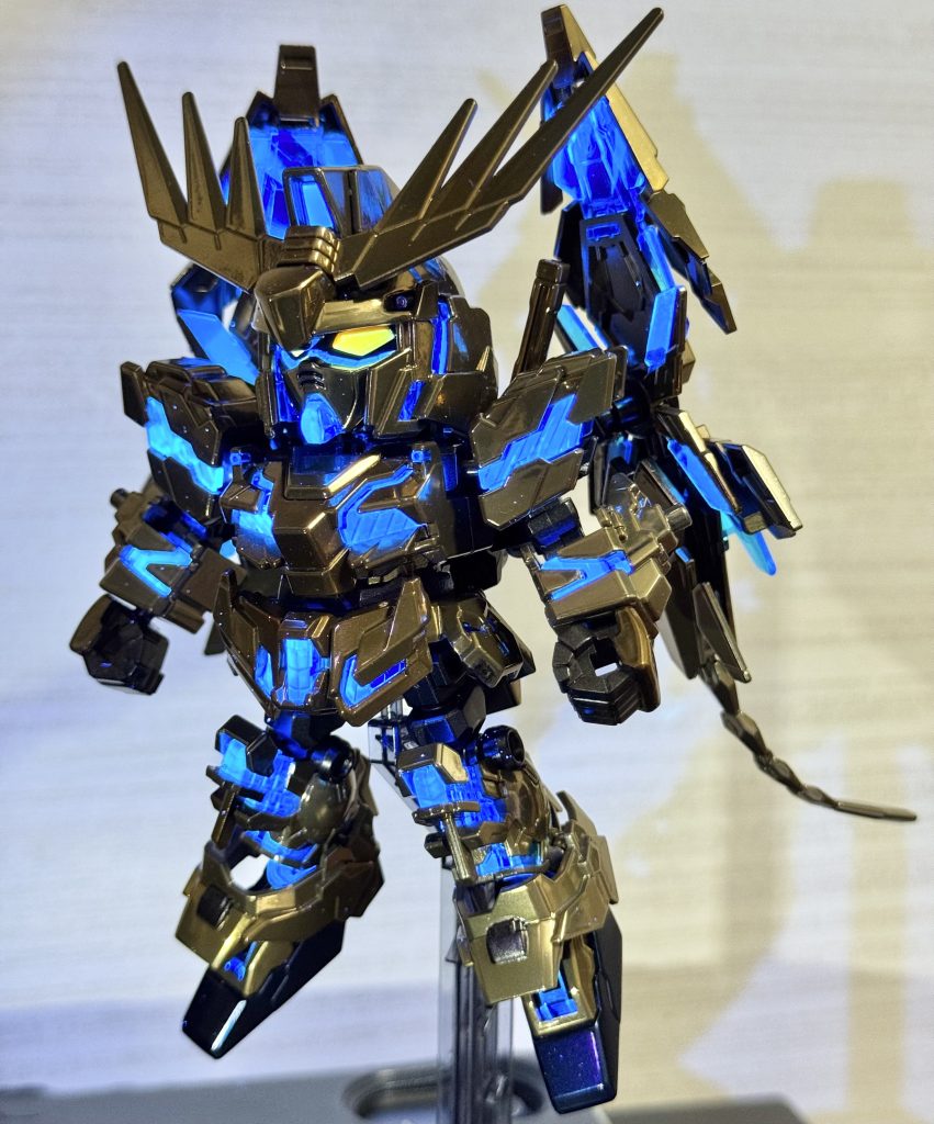 これは良い感じに発光してますね!次回はクシャトリアかな?今回も最後までご覧いただきありがとうございました。誰がメッキ調塗装うまくいくコツを教えて〜 【おまけコーナー】ユニコーン機恒例のバックパック塗り分けはこんな感じになりました〜今回は組むと殆ど見えないんですけどね…