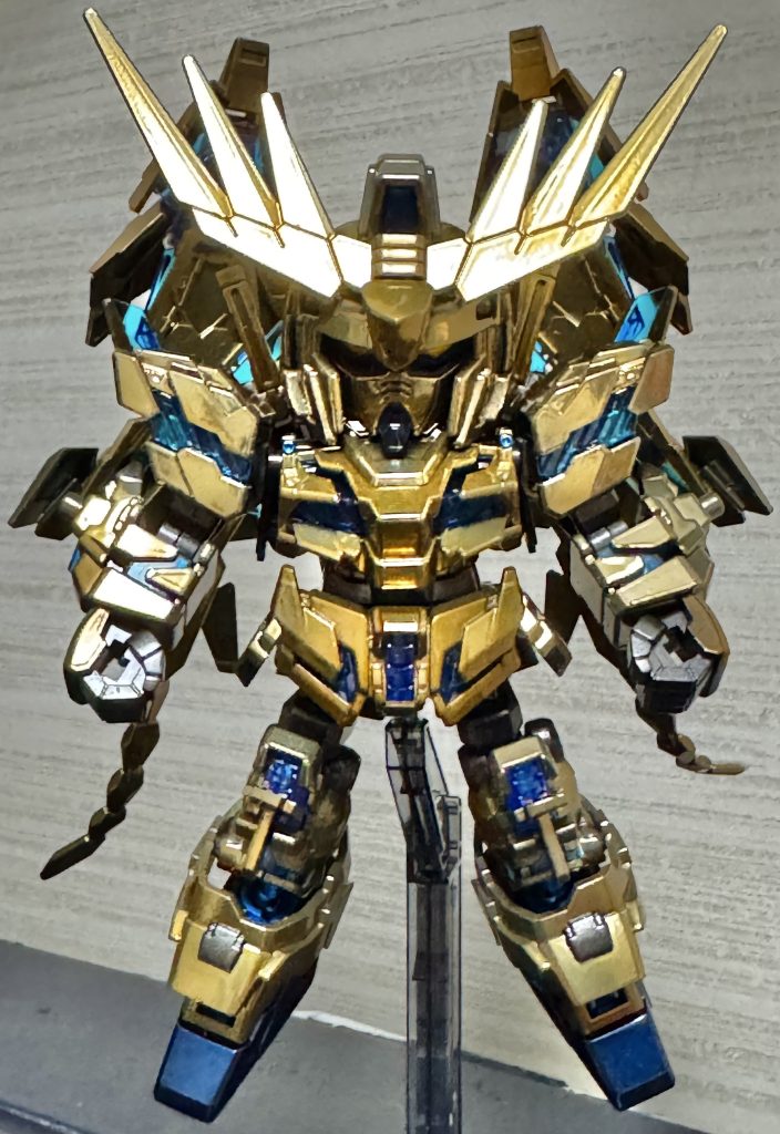 それでも暗いですねーもっと明るいメッキにしたかったのですが…うーんどうしたら良いんだろ?テラクロームまでは割と明るい銀になっていたのでその時点で更に2液ウレタンクリアをやればもしかしたらテッカテカになっていけるのか?でもそれだと更に塗膜が厚くなるしなぁ…てなわけで今回は期待通りの結果は得られませんでした。いつかまたリベンジしたいですね。因みにいつも通り蛍光での塗り分けは頑張りました。使用したのはガイアノーツの蛍光クリア。