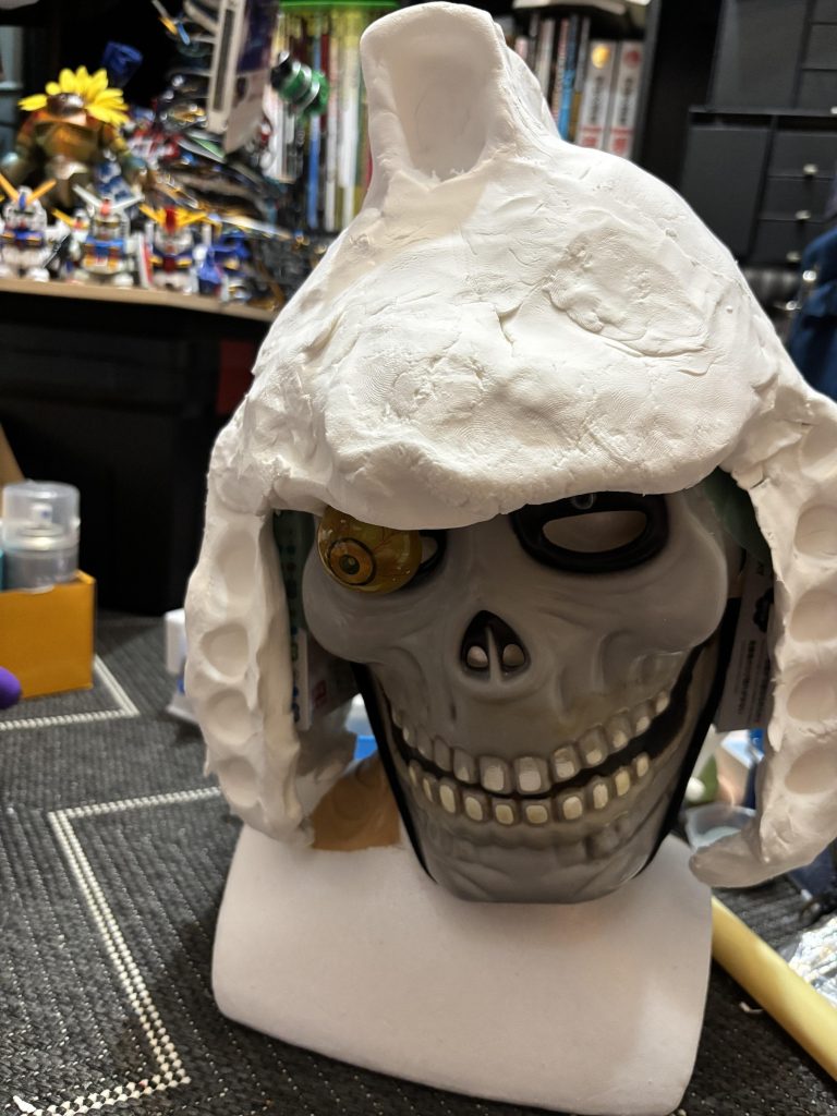 一気にメット部分を作ったら重さで全部剥がれ落ちる悲劇が😱