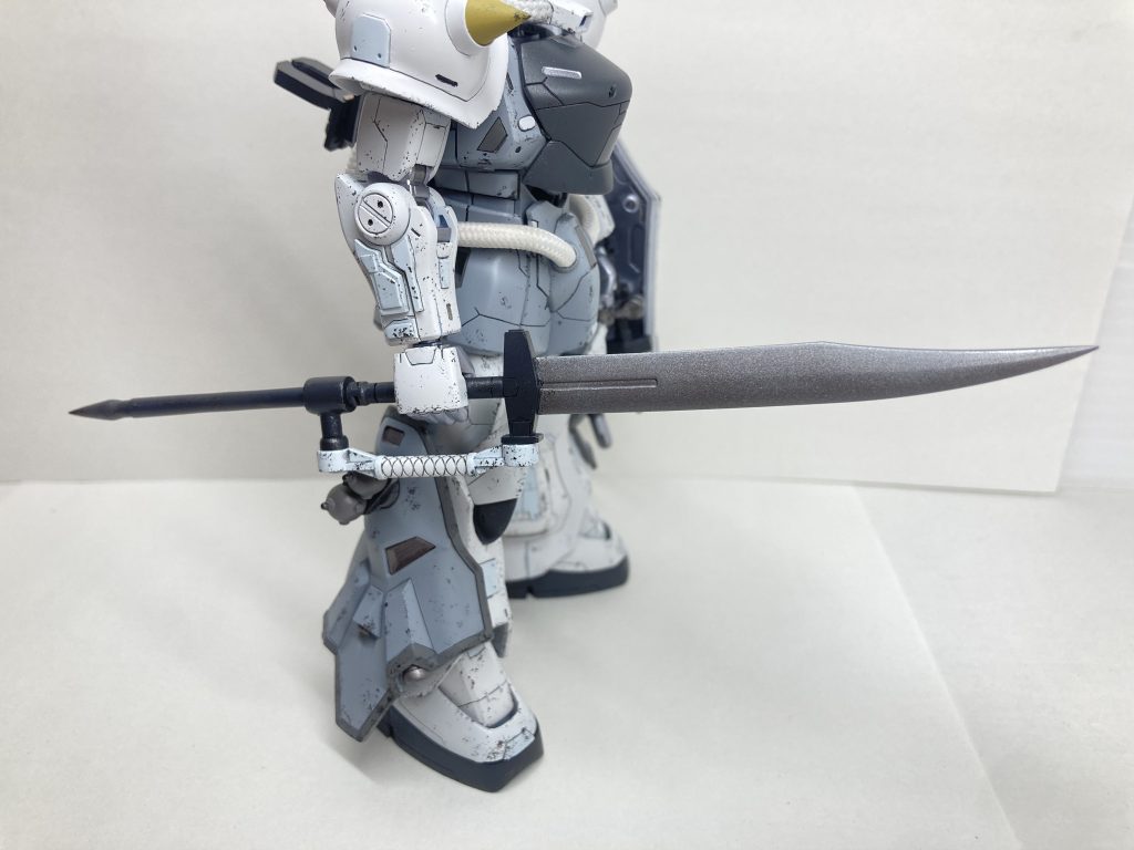 尚グリップ後端には、破損したヒートホークの柄を差し込んで長巻風のポールウェポン風にしてリーチを活かした近接戦も可能にしました。こちらも、キャンペーンのヒートホークの柄を加工しています。