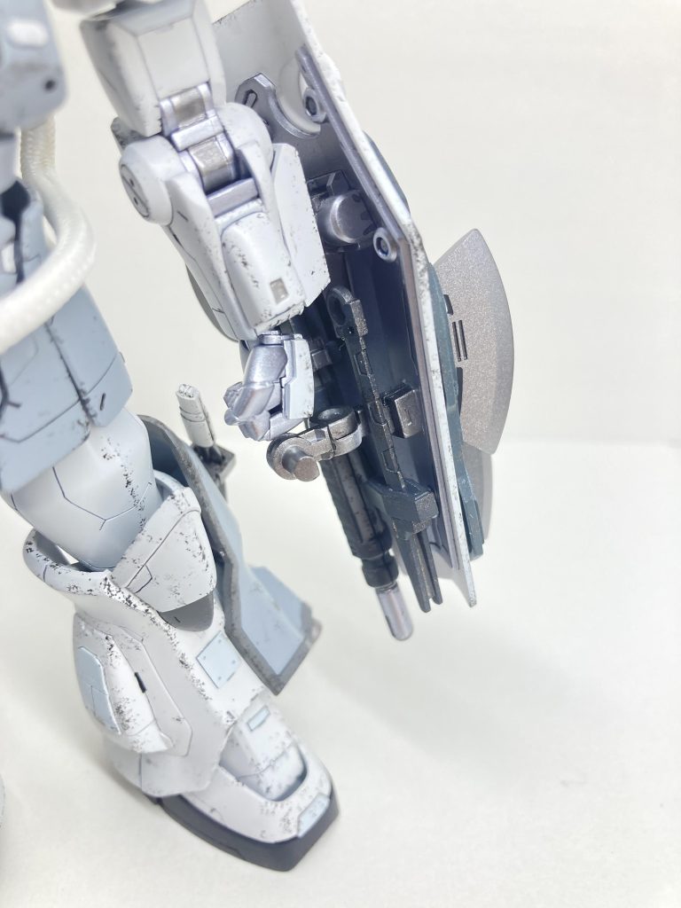 ヒートサーベルは、柄の固定ピン+可動フレームで固定させています。