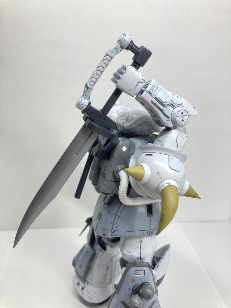 主武装のヒートサーベルはランドセルのアーム部にマウントさせており、アームを動かして位置を調整すれば抜刀っぽくはなります。