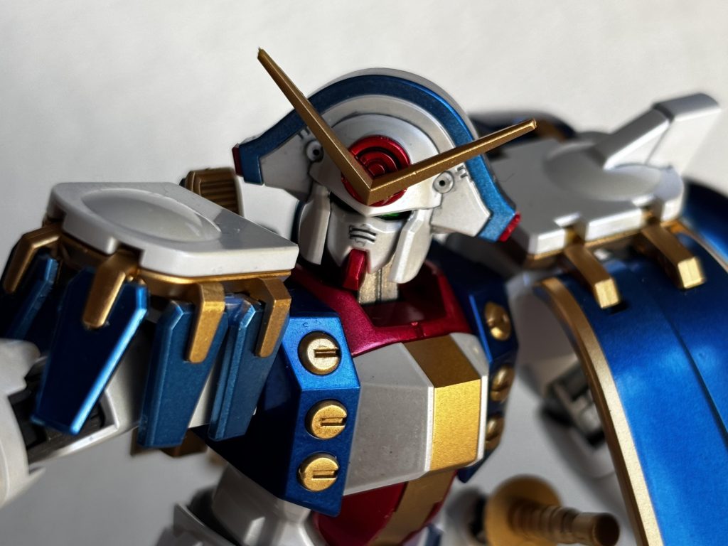 黄色はクレオスのスーパーリッチゴールド。関節はフィニッシャーズのライトガンメタルです。