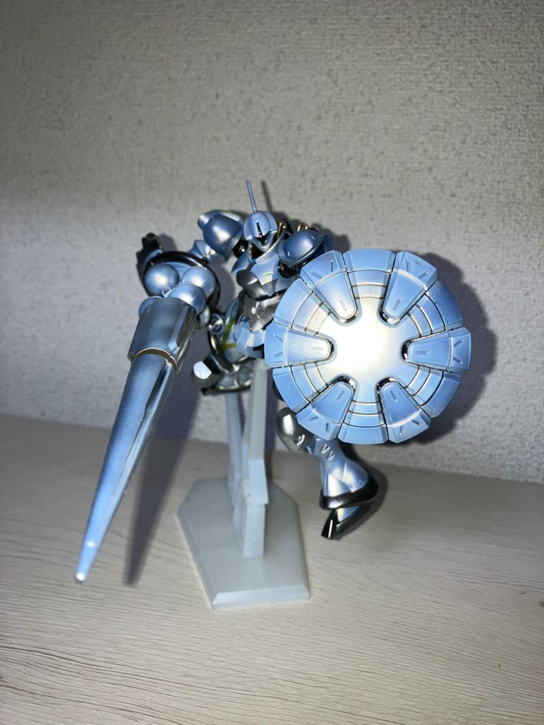 シールド閉じてる時シールドの金ラインは2本の間の透明部分が汚くなりやすいと思うので部分塗装推奨です。 