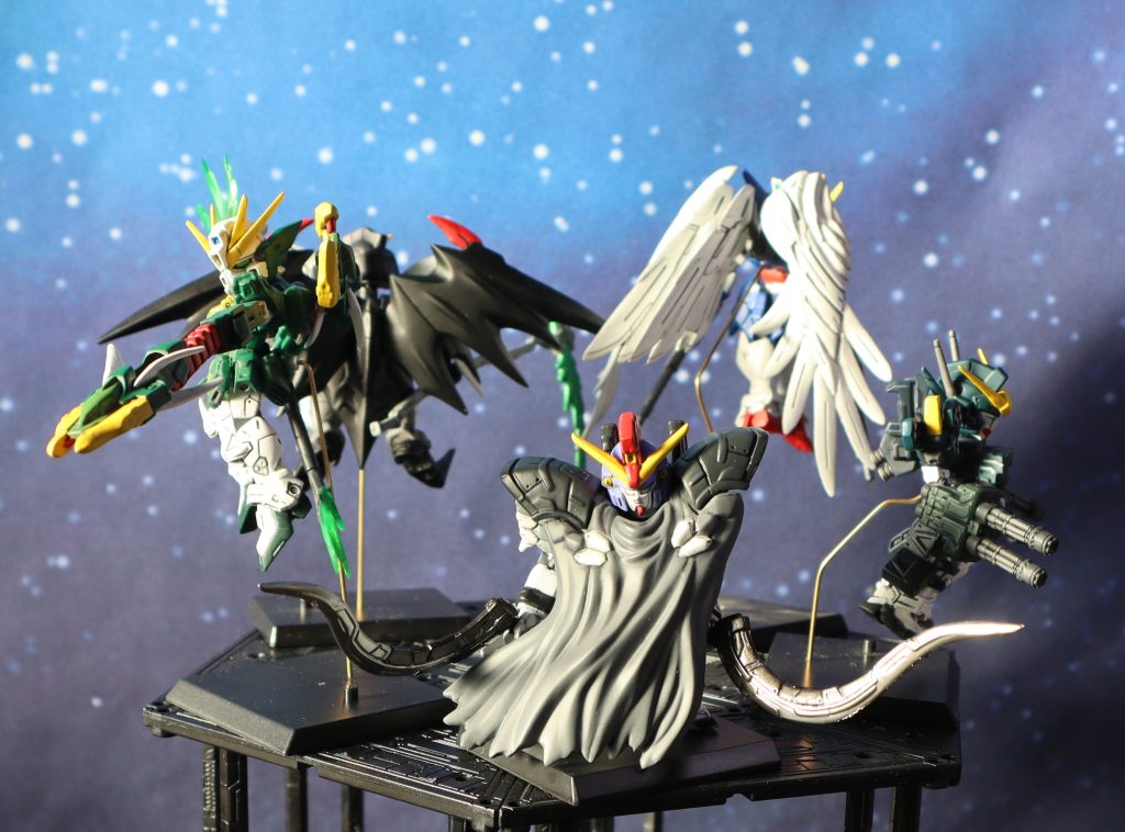 センター：ガンダムサンドロック改