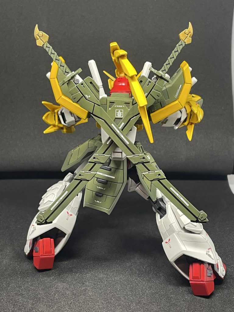 刀は腰にマウントしようとしてましたが、格闘するのに邪魔かなと思い、背中にマウントしました。何か武装を追加したいと考えてた時にこの刀パーツを発見して即取り付けました🤩