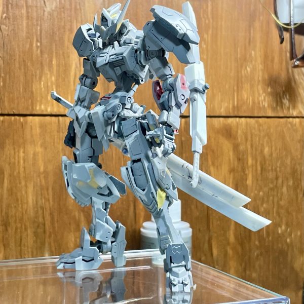 GQコンのケンプファー作ったり部屋の模様替えで滞ってたバルバトスを再開アナザーコンに出せたら出します男の子ってこういうのが好きなんでしょ？（2枚目）