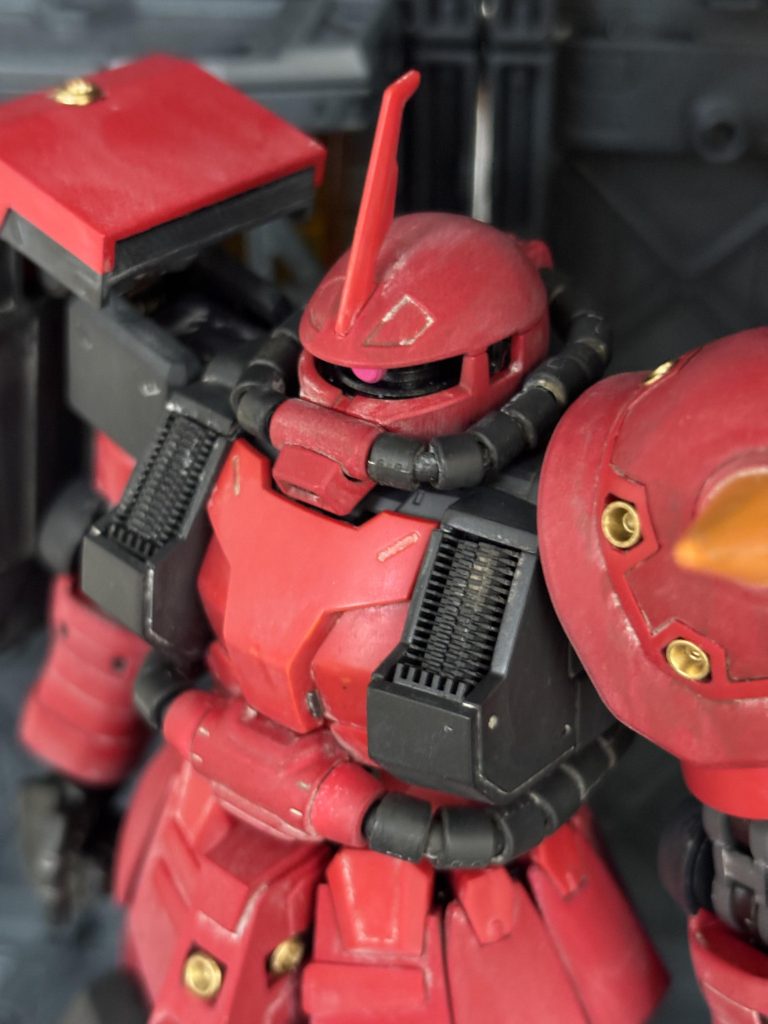 斜め上方より胸部バーニアをラジエターに変更しました。関節シーリングの未着装、動力パイプシーリングをパイプ式に変更しました。