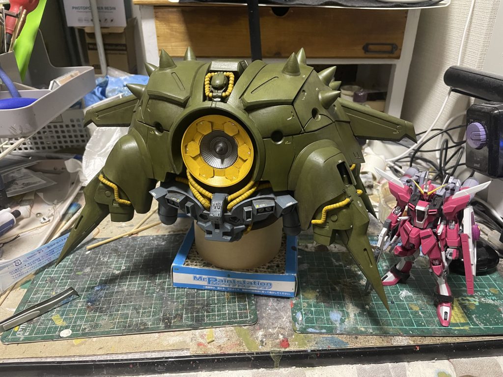 アプサラスⅡ本体の塗装完了。とインジャを並べてみるとサイズ感がよく分かりますね。