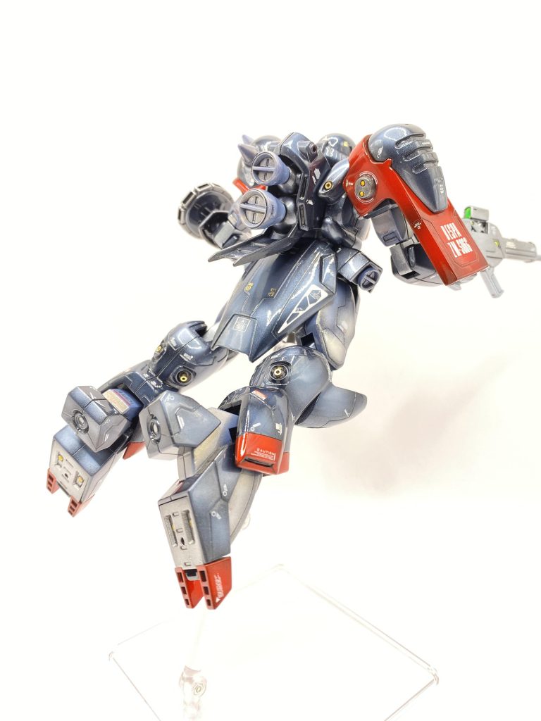 猫目と言われるザンスカールのＭＳ達ですが猫目と言うより土偶ですよね(;^ω^)最初は違和感がありましたがあら不思議見慣れてくるとカッコよく見える、ほんと不思議💖キットの閉眼状態の目つきが寄り目できつかったので少し優しめに掘りなおしました＾＾（この辺は好み）