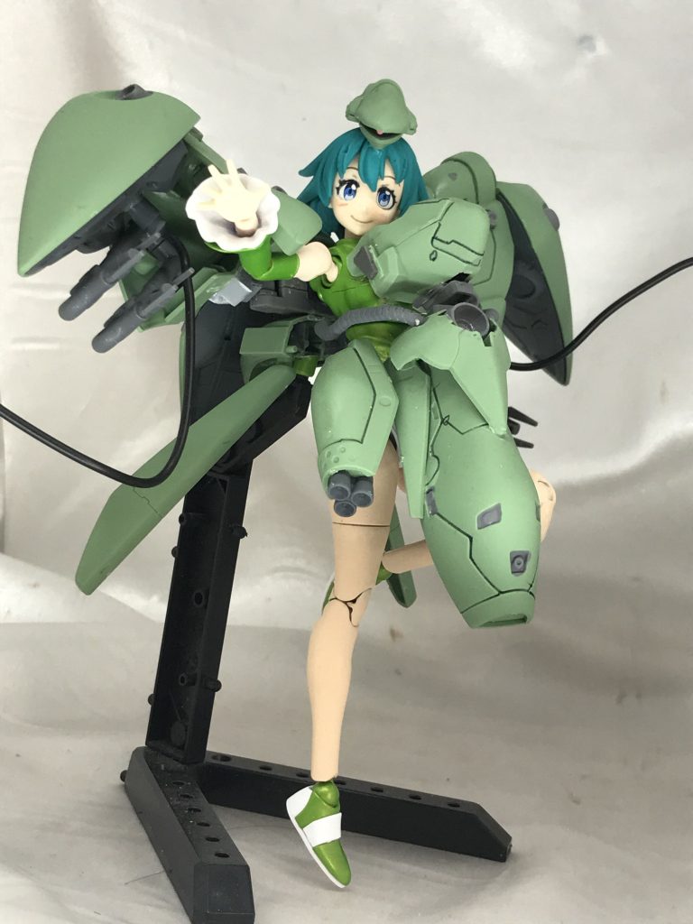 この角度が一番好き。ナミさんの足をどうするか迷いに迷いましたが、すっきり生足でいきました。両腰のプロペラントを排して脚を緑にしようか迷いました。