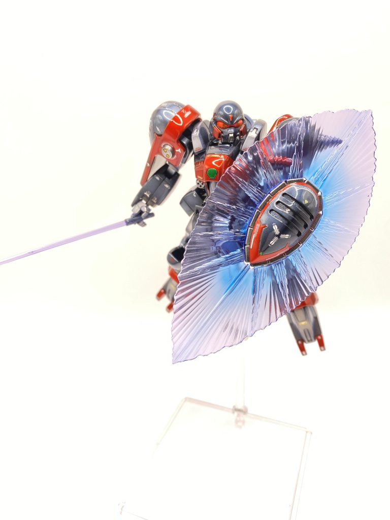 開眼状態は差し替え出来るようにして再現してみました！こっちの方が猫目ぽい感じです。蛍光レッドで塗装（これはクリアパーツでした）