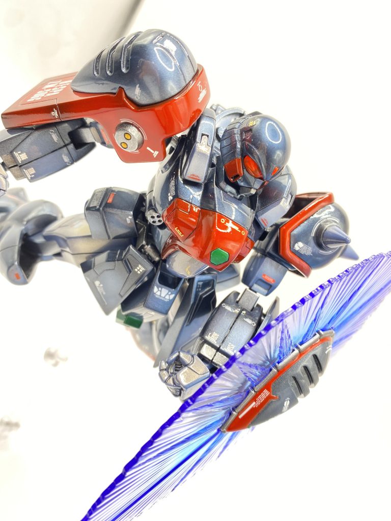 ずっと不思議に思っていたのですがビームシールドって自身の体に当たったら機体が融けそうなんですが大丈夫なんですか？ウンチク知ってる方教えてください！