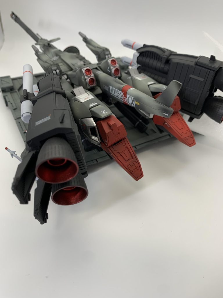 両脚部にはEx-sガンダムのブースターを装備!