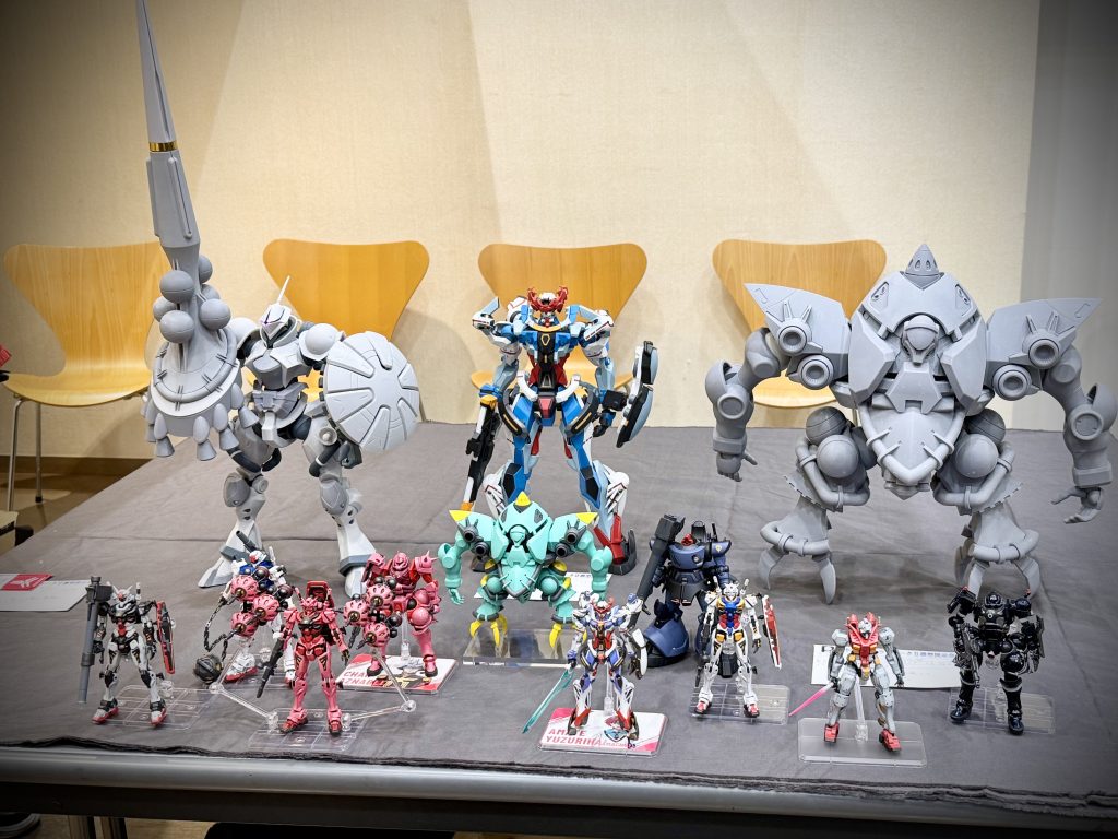 展示会のヒトコマを。フルスクラッチジークアクスとモデリングギャン、ゾックと並べさせて頂きました。ご覧頂きありがとうございました。