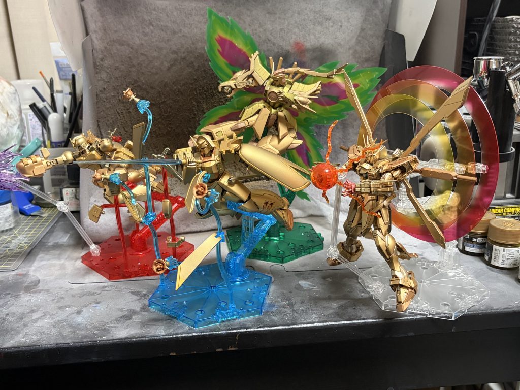 RGゴッドガンダム、HGドラゴンガンダム・ガンダムマックスターのハイパーモードと並べて。めちゃくちゃカッコいいし、早くボルドガンダムが欲しくなりました。