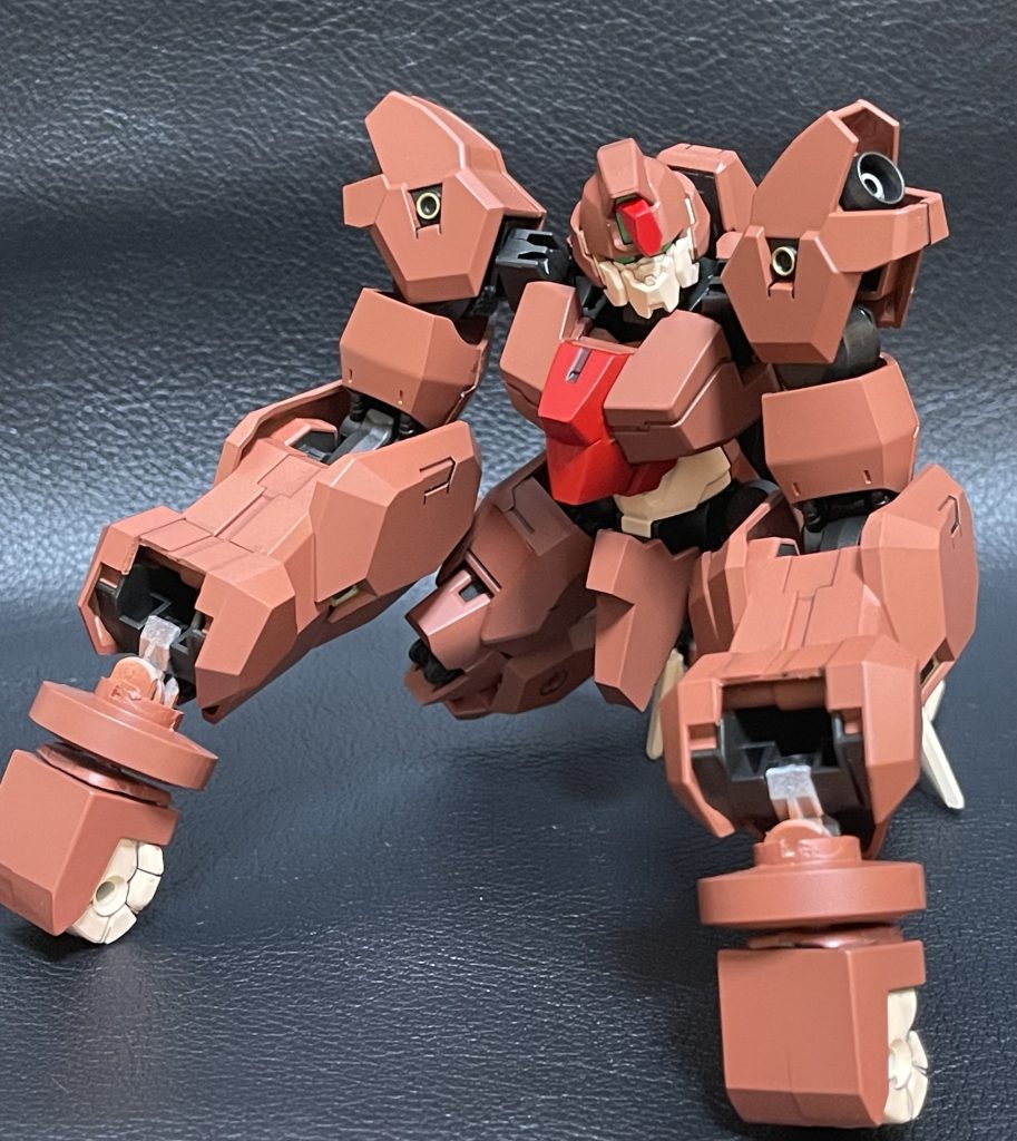 それとなくゴリラっぽいポーズです。今回のミキシングで1番凝ったところですね。この手首を曲げてゴリラ特有の腕の表現をさせるところが結構悩まされました。