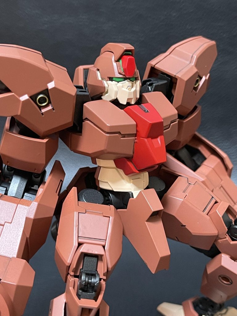 構成は頭と腕と膝下がウル、ボディーと太ももがソーンですね。手はジャンクから使えそうなのを発掘して繋げてます。