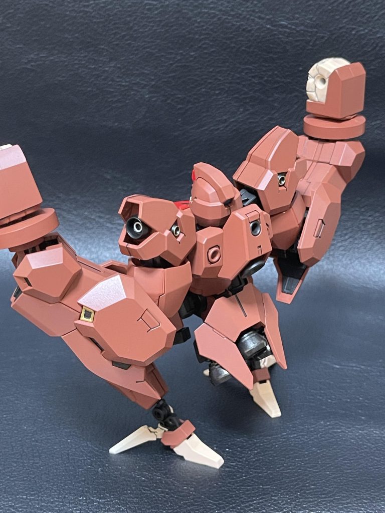 カラーレシピですが、今回は色々と調色しながら塗装してますので、どの色がどれを使ったか覚えてないですwあ、でも内部のフレームはいつもの如く黒サフ→黒鉄色ですね（病気）w