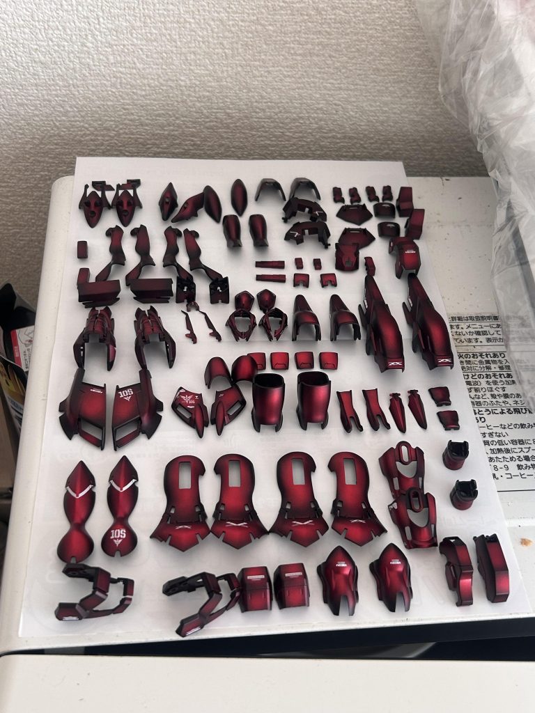 シナンジュの耐ビームコーティングが5層らしいので、キャンディ塗装もクリアレッドを設定に合わせて5層にしてみました🟥