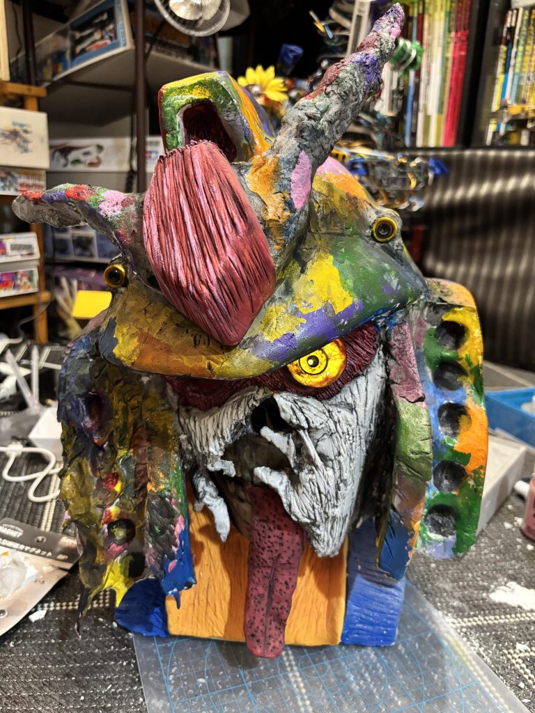 色塗り、下にいろんなカラーを塗ってその上から点々と白を塗っています。造形としては溶けてる感じもお気に入りです。